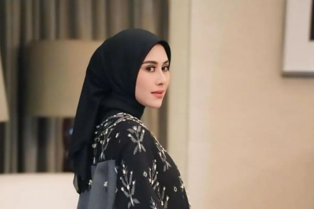 Potret Syahnaz punya aura ibu bupati (credit: instagram/syahnazs)