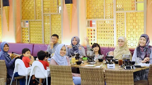 Dikabarkan Cerai, Ini 7 Potret Kebersamaan Aa Gym dan The Ninih, Hanya Tinggal Kenangan