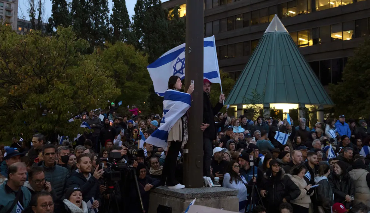 Dengan meningkatnya kekerasan di Israel dan wilayah Palestina, pandangan yang berbeda dan dianut secara kuat memicu perdebatan sengit di komunitas dan media sosial di seluruh Kanada. (Jessica Lee/The Canadian Press via AP)
