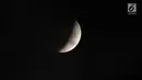Pemandangan gerhana bulan mulai berangsur normal terlihat di atas langit Jakarta, Rabu (31/1). Gernaha bulan dengan tiga keunikan yaitu Supermoon, Bloodmoon dan Bluemoon merupakan fenomena alam yang langka. (Liputan6.com/Arya Manggala)