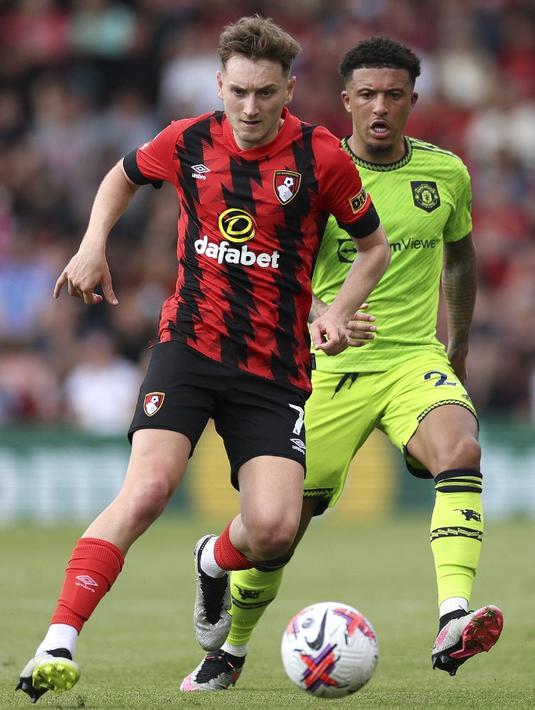 <p>Gelandang MU asal Brasil ini mencetak gol cantik lewat tendangan salto. Dia manfaatkan umpan silang dari Christian Eriksen. (Adrian DENNIS/AFP)</p>