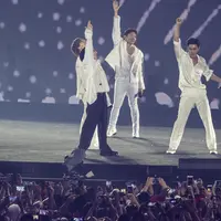 Boy Band asal Korea, Super Junior, saat penutupan Asian Games di SUGBK, Jakarta, Minggu (2/9/2018). (Bola.com/Vitalis Yogi Trisna)