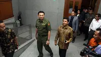 Menteri Pemberdayaan Aparatur Negara dan Reformasi Birokrasi (MenPAN-RB), Yuddy Chrisnandi (kanan) menemui Plt Gubernur DKI Jakarta, Basuki Tjahaja Purnama di Balai Kota Jakarta, Senin (3/11/2014). (Liputan6.com/Faizal Fanani)