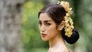 Ketika mengenakan baju adat Bali, banyak yang menyebutkan bahwa aura Jessica Iskandar makin terpancar. Tak heran apabila ia menerima banyak pujian. (Liputan6.com/IG/inijedar)
