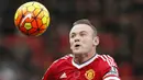 Striker MU, Wayne Rooney berusaha mengontrol bola pada laga Liga Premier Inggris melawan WBA di Stadion Old Trafford, Inggris, Sabtu (7/11/2015). (Action Images via Reuters/Jason Cairnduff)