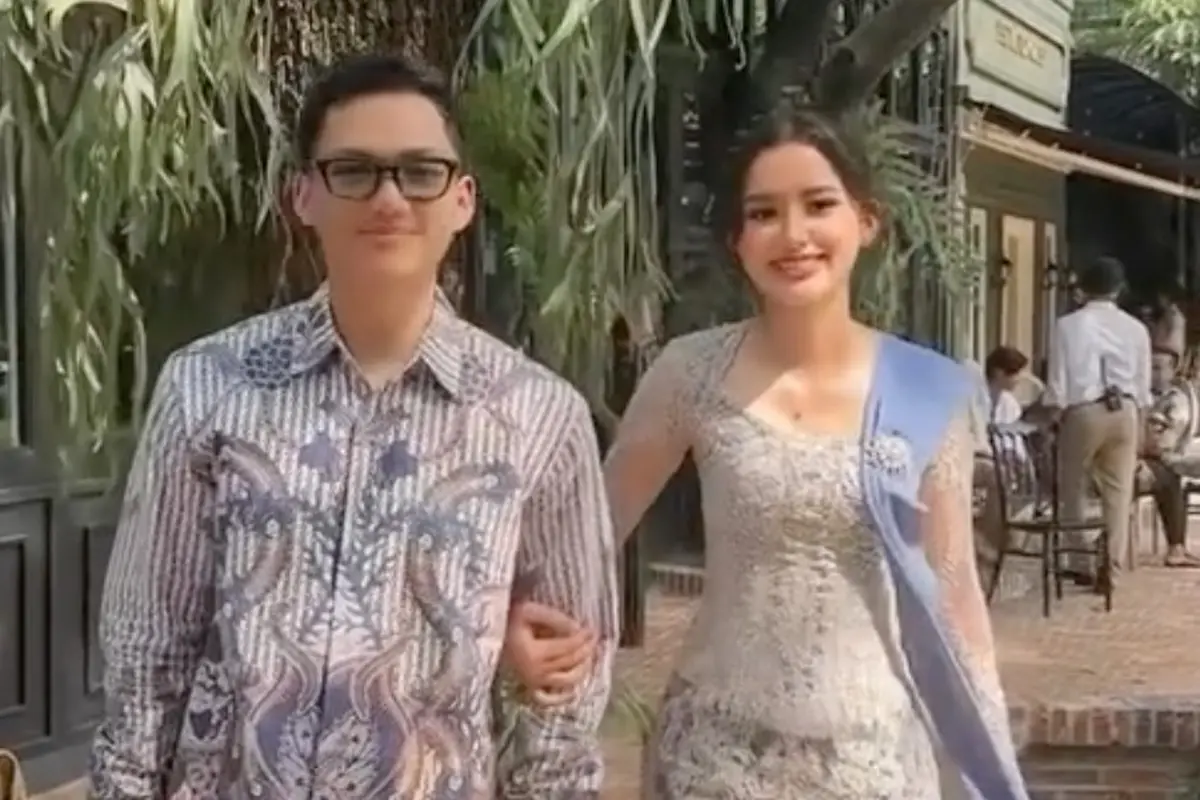 Azriel Hermansyah dan Sarah Menzel.