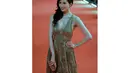 Lin Chi-ling, model dan aktris Taiwan saat berpose di red carpet Festival Film Internasional Shanghai di Cina, Sabtu (14/6/14). (AFP PHOTO)