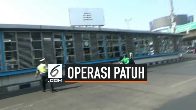 Operasi Patuh Jaya di wilayah Senen Jakarta Pusat pilisi menyita 3 motor bodong tanpa surat-surat dan plat nomor kendaraan. Beberapa pengendara kabur saat dirazia polisi.