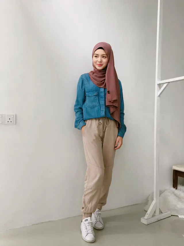 6 Potret OOTD Ayana Moon, Selebgram Muslim Korea yang Selalu Modis