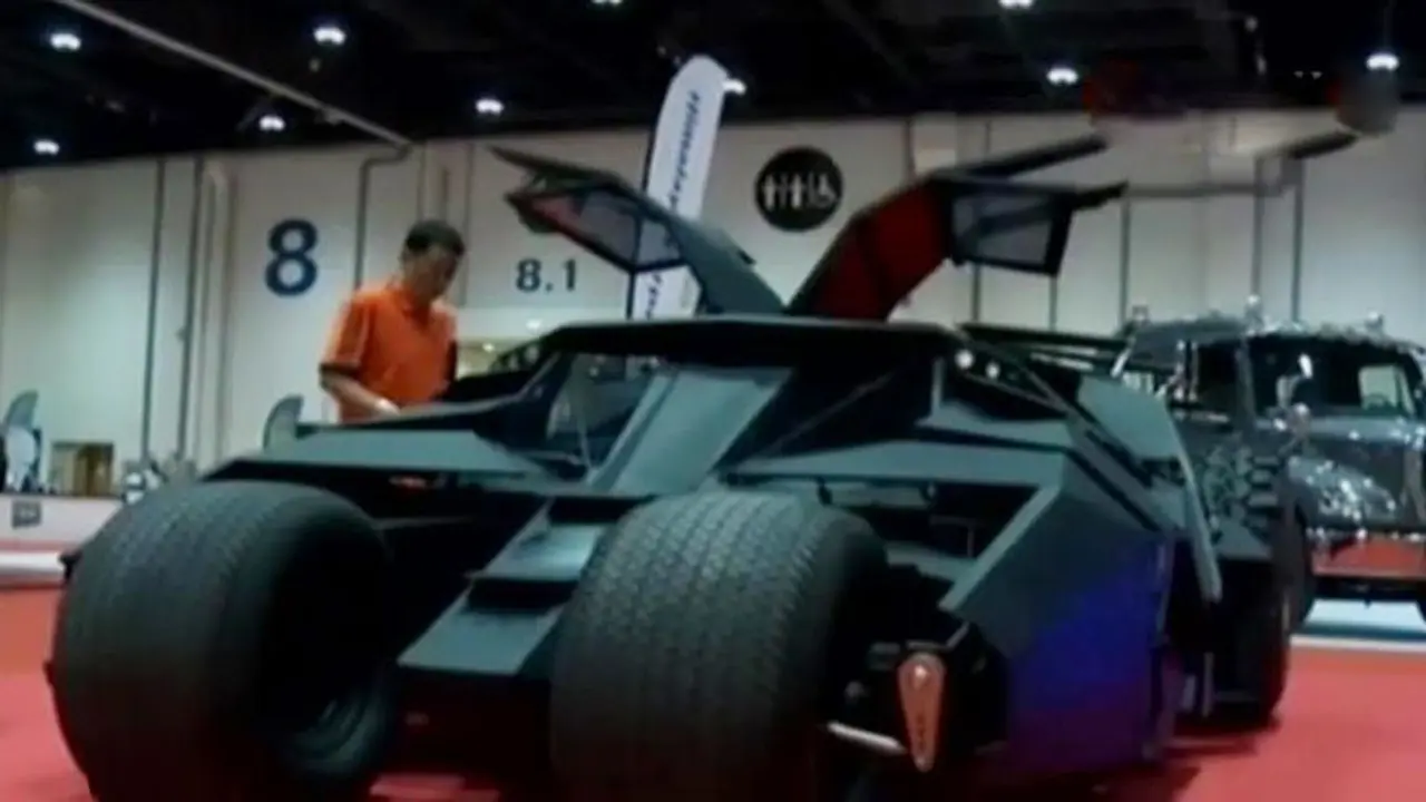 Jendela Dunia: Replika Batmobile 1.000 Tenaga Kuda Dipamerkan