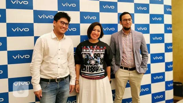 Fachryansyah Farandy, Digital & PR Director Vivo Indonesia (kanan), Ricky Bunardi, Product Manager Vivo Indonesia (kiri), Tyas Raramurti, PR Manager Vivo Indonesia (tengah)