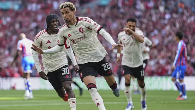 Selebrasi Hugo Ekitike usai mencetak gol di laga Crystal Palace vs Liverpool di Community Shield di Stadion Wembley, Minggu (10/08/2025). (AP Photo/Dave Shopland).
