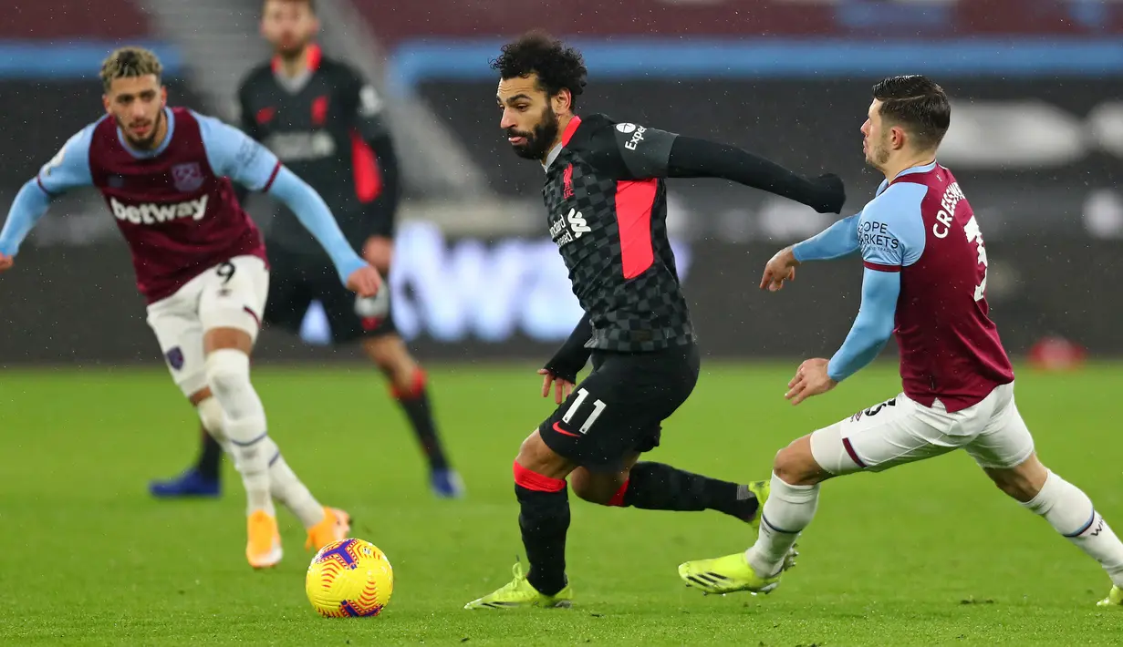 Sang Raja Mesir yang bermain untuk Liverpool, Mohamed Salah (tengah) berada di urutan ke-3 dengan kecepatan larinya mencapai kecepatan tertinggi 33,3 km / jam di Liga Champions UEFA musim ini. (Foto: AFP/Pool/Clive Rose)