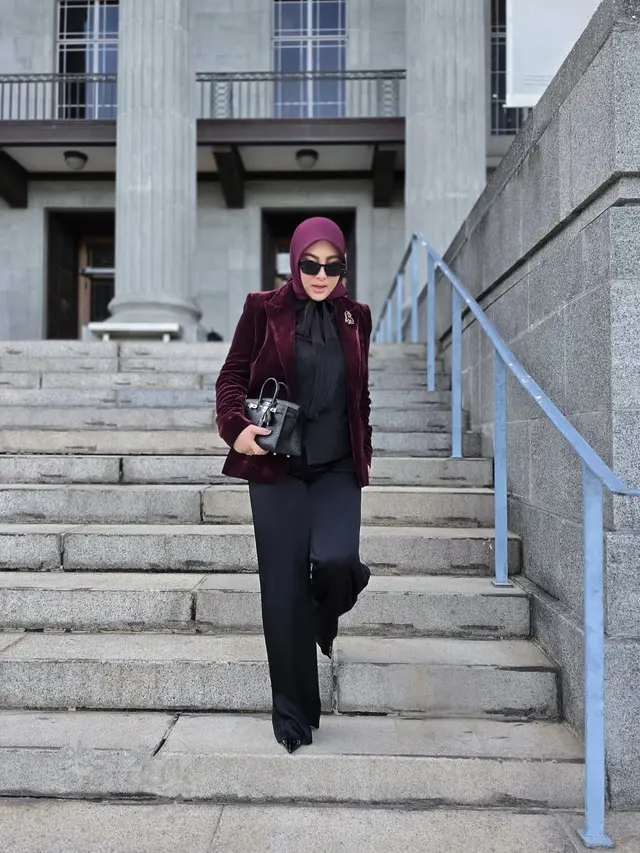 7 Outfit Syahrini dengan Blazer, Inspirasi Gaya Trendi dan Elegan