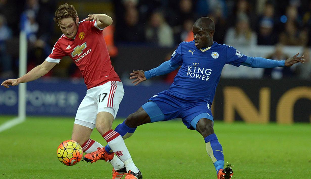 Lugas serta memiliki kemampuan tekel yang baik membuatnya disejajarkan dengan Claude Makelele. Selain itu N’Golo Kante juga pandai membaca skema serangan lawan dan mematahkannya. (AFP/Oli Scarff)