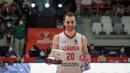 Pemain Timnas Basket Lebanon, Wael Arakji mendapatkan penghargaan sebagai Most Valuable Player (MVP) sekaligus FIBA Asia Cup 2022 All-Star Five di Istora Senayan, Jakarta, Minggu (24/07/2022). Ia tercatat telah membukukan 26,0 poin, 3,2 rebound, 4,0 assist, dan 1,8 steal per gim. (Bola.com/Bagaskara Lazuardi)