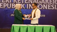 Menteri Ida Fauziyah dan Hanif Dhakiri  Serah Terima Tugas Menaker