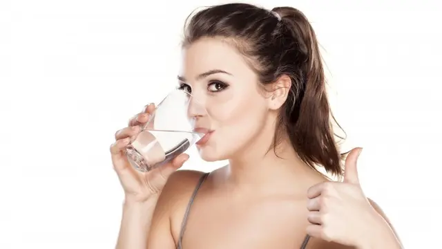 [Bintang] Ilustrasi Minum Air Putih