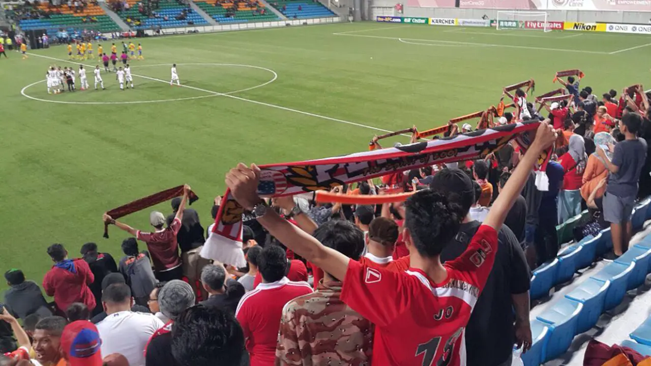 FOTO: Kisah Seru The Jakmania Away Days dengan Bayi 8 Bulan