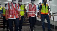 Menteri Perhubungan Budi Karya Sumadi, sidak arus balik angkutan lebaran udara di Bandara Internasional Soekarno Hatta, Minggu (8/5/2022). (LIputan6.com/Pramita Tristiawati)