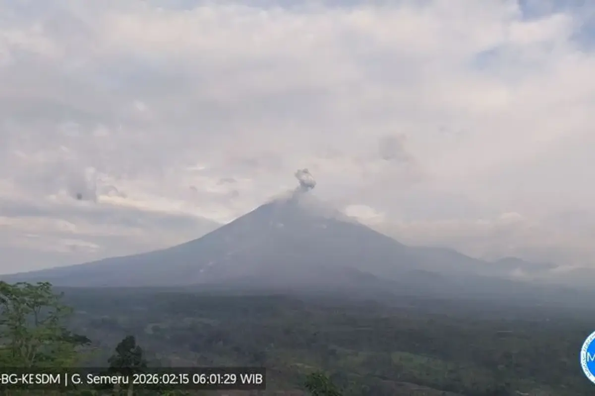 Awan Panas Guguran di Gunung Semeru