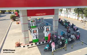 BBM Langka di Makassar Teratasi, Bahlil Ungkap Penyebab Antrean Mengular