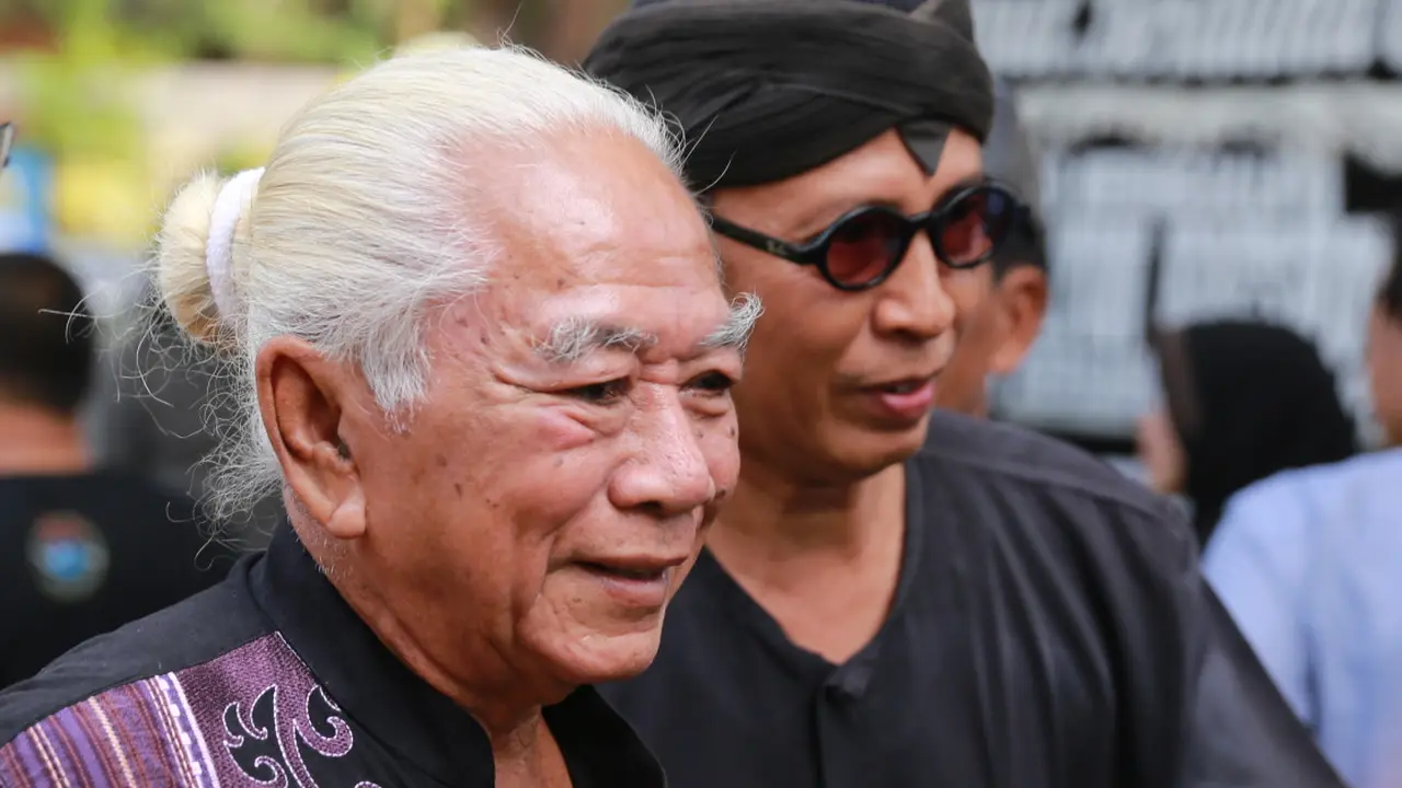 [Bintang] Nomo Koeswoyo (Kakak Almarhum)