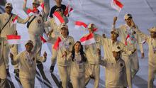 Capaian ini menempatkan Indonesia di posisi dua klasemen akhir SEA Games 2025 Thailand. Tampak dalam foto, perwakilan atlet Indonesia saat mengikuti parade upacara penutupan SEA Games 2025 di Rajamangala Stadium, Bangkok, Thailand, Sabtu (20/12/2025). (Bola.com/Bagaskara Lazuardi)