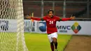Usai mencetak gol ke gawang Kyrgyzstan, Zulham Manik Zamrun berlari ke pinggir lapangan sambil merentangkan kedua tangannya (Liputan6.com/ Helmi Fithriansyah)