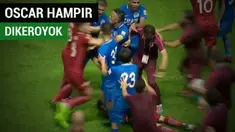Berita video insiden eks gelandang Chelsea, Oscar, hampir dikeroyok pemain Guangzhou RF di Liga Super China pada Minggu (18/6/2017).