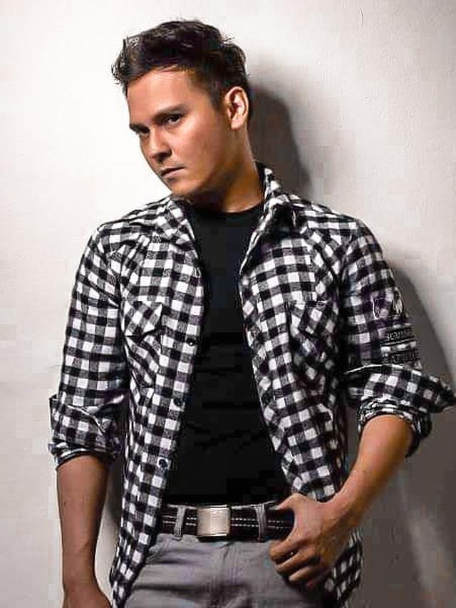 Model Video Klip Rossa