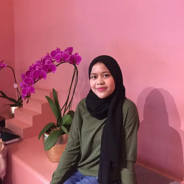 7 Potret Rosa Juwita, Adik Bungsu Olga Syahputra yang Tampil Berhijab