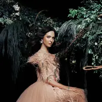 "Jadi gue bahagia bukan karena jadi istrinya Ardi Bakrie, karena itu artinya gue bahagia karena materi gitu, kalau sekarang gue bukan istrinya Ardi Bakrie gue sudah mengalami gue sudah belajar tentang self love itu masih tetap gue akan bahagia," ujar Nia. (Instagram/ramadhaniabakrie)