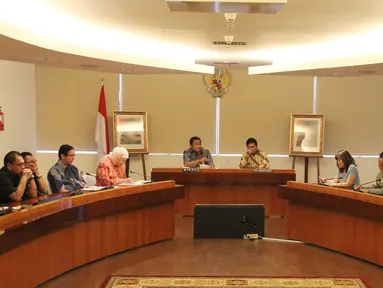Menteri Perdagangan, Rachmat Gobel (kiri) dan Ketua Umum Asosiasi Pengusaha Indonesia (Apindo), Hariyadi R Sukamdani  saat penandatanganan MoU di Gedung Kementerian Perdagangan, Jakarta, Senin (13/4/2015). (Liputan6.com/Helmi Afandi)