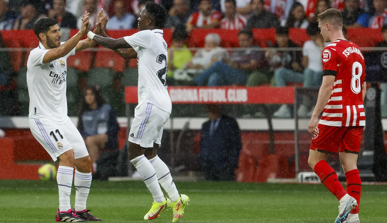 <p>Real Madrid langsung menggebrak sejak menit awal ketika Rodyrgo pada menit pertama menyambut umpan Luka Modric dengan tumit di depan gawang, tapi Juanpe bisa mengadangnya di depan gawang. (AP Photo/Joan Monfort)</p>