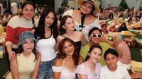 Artis yang hadir di acara Cake Picnic Story Hesti Purwadinata. [IG: @lalamarionmj]