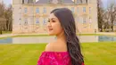 Erina Gudono tampil cantik dalam balutan dress pink nan elegan. [Instagram/erinagudono]