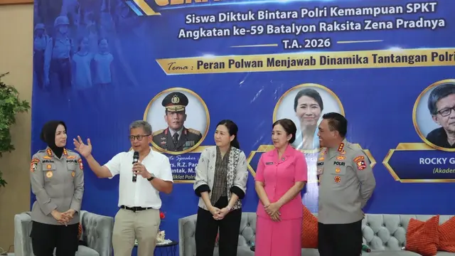Akademisi Rocky Gerung dan Wakil Menteri Pemberdayaan Perempuan dan Perlindungan Anak (PPPA) Veronika Tan dalam Pembekalan Peserta Didik Diktuk Bintara Polri di Gedung Widya Warapsari Sepolwan, Jakarta, Rabu (16/9) (Istimewa)