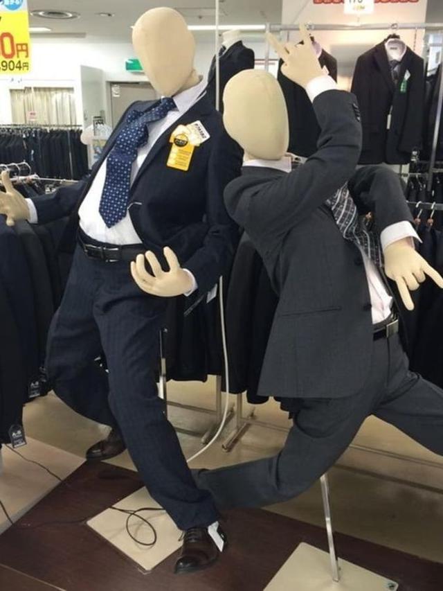 8 Potret Manekin Ini Bentuknya Nyeleneh Banget, Bikin Geleng Kepala