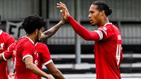 Para pemain Liverpool merayakan gol yang dicetak Luis Diaz ke gawang&nbsp;Greuther Furth pada uji coba pramusim jelang Liga Inggris 2023/2024, Senin (24/7/2023) malam WIB. (Dok. Liverpool FC)