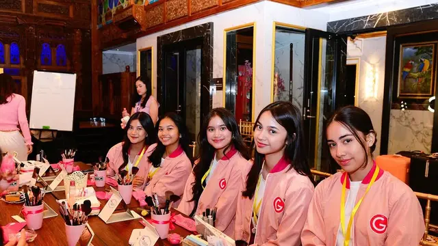 6 Potret Sydney Azkassya Bareng Finalis GADIS Sampul 2024, Jadi Momen Tak Terlupakan