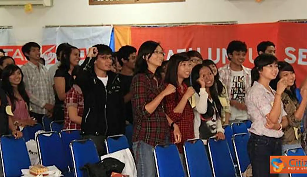 Citizen6, Denpasar: Para peserta SGTC Udayana bersama-sama membangun semangat Citizen Journalism dengan meneriakan " saya bisa menjadi wartawan" dengan panduan dari Don Bosco Salamun selaku panelis.(Pengirim:Ady Permadi)