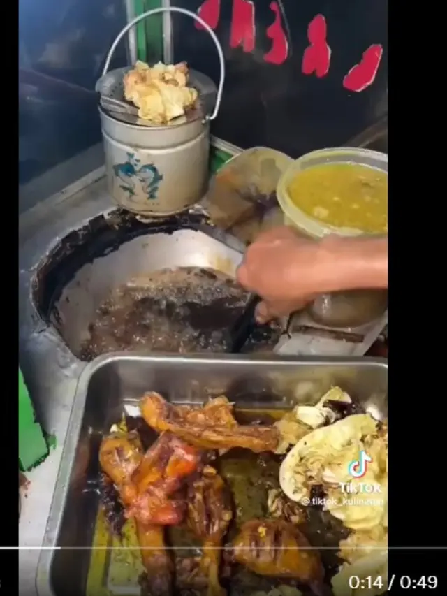 Video Kuliner Nasi Minyak di Surabaya yang Dibagikan Akun Twitter @txtdrkuliner Mengundang Warganet untuk Berkomentar dan Menyautkannya dengan Masalah Kesehatan (https://twitter.com/txtdrkuliner/status/1614783832737316864)