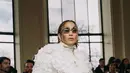 Jennifer Lopez memberikan penampilan ekstra saat menghadiri pertunjukan Schiaparelli Haute Couture Spring Summer 2024 di Paris, 22 Januari 2024. [@jlo]