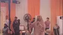 Artis senior Meisya Siregar mengenakan setelan busana syar'i hadir didapuk sebagai pembawa acara. [Instagram/meisya__siregar]