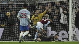 Sementara Aston Villa mampu menyamakan kedudukan memalui gol yang disumbangkan oleh Jacob Ramsey pada menit 77 dan Philipe Coutinho menit 82. (AP/Rui Vieira)