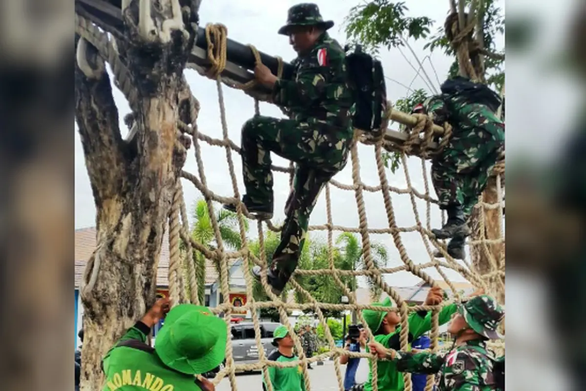 Latihan ketangkasan militer