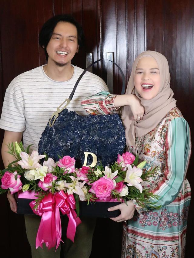 7 Momen Ulang Tahun Cut Meyriska Ke-27, Dapat Banjir Hadiah