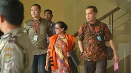 Miryam diperiksa dalam kapasitasnya sebagai tersangka kasus pemberia‎n keterangan yang tidak benar pada persidangan perkara korupsi e-KTP untuk terdakwa Irman dan Sugiharto, Jakarta, Jumat (12/5). (Liputan6.com/Helmi Afandi)  