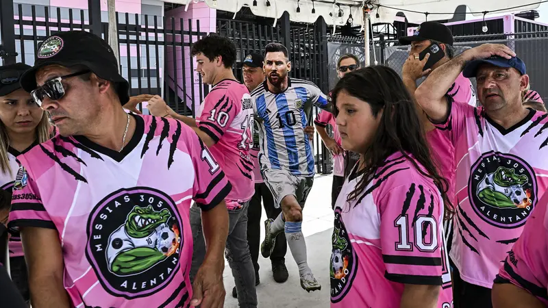 Foto: Antusiasme Fans Inter Miami saat Lionel Messi Dikabarkan Sudah Mendarat di Florida
